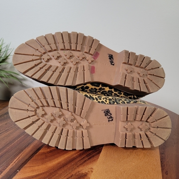 Lucky Brand Tamio Leopard Print Suede Flat Loafer in Inca Gold Size 7.5 - Picture 11 of 16